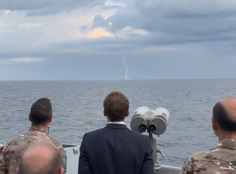 macron-missile